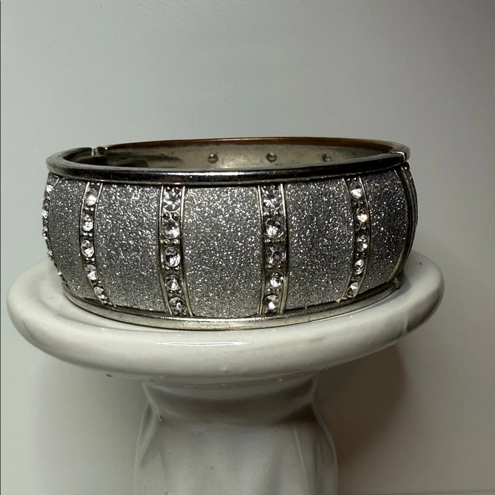 Vintage hinged Silver Glitter rhinestone clamper Bangle bracelet